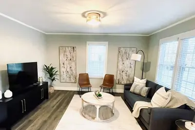 Canton Charmer - Modern 2br Bungalow