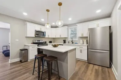 Canton Comfort - Stylish 3/2 Home w/ Firepit