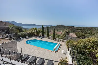 Image de Villa Contemporaine, vue mer et Piscine, Idéale Pour Famille Nombreuse