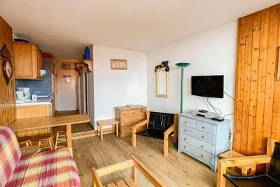 Image de À 10m des pistes de ski, étage -1, balcon, télévision, casier à ski, 25m², Tignes