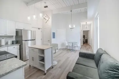 Image de Falls Urban Escape: Trendy 2 Bedroom Oasis