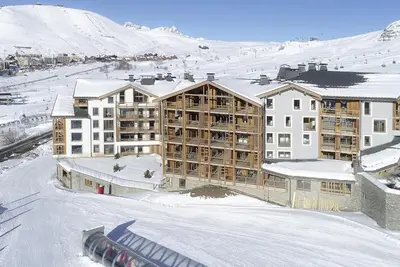 Image de Pied des pistes de ski, 1er étage, piscine, balcon, parking, télévision, casier à ski, 68m²