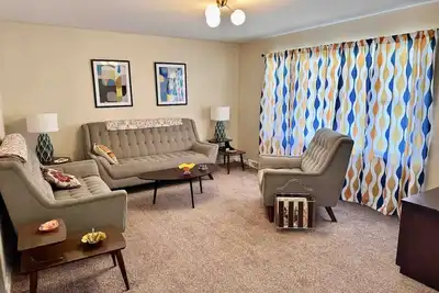 Image de 3 Bedroom Minutes to Historic Downtown