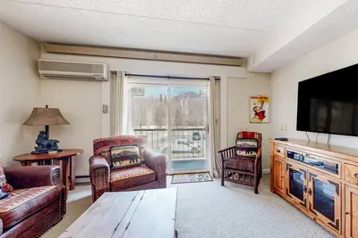 Image de Mountain & river view condo w/ pool, hot tub, game room & walk to ski lift