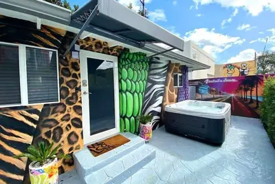 Image de Unique Miami Art Escape w/ HotTub, Arcade & Murals