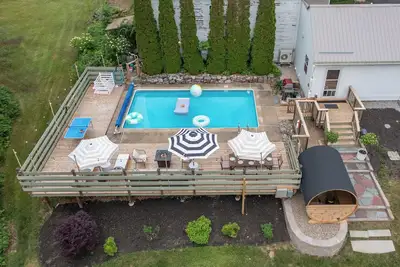 Image de 1840 Meredith Farmhouse w Outdoor Pool & Sauna