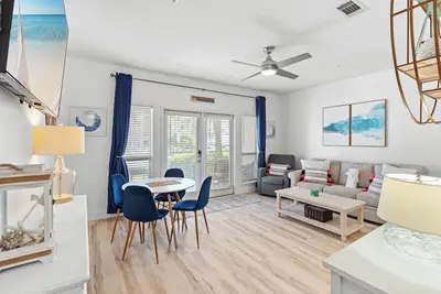 Image de Great Location with Easy Beach Access!