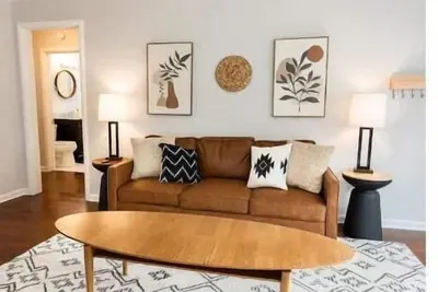 Image de Luxurious Getaway- Excellent location Expo-center