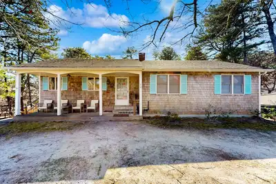 Image de Light-filled home steps from Rail Trail - near pond, bay & ocean beaches