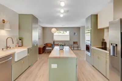 Image de Cozy Modern Designer's House with Pool + Green Space