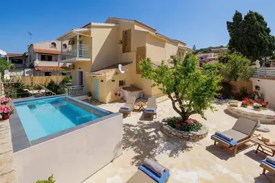 Image de Villa Pelagia's Garden House by Villa Plus