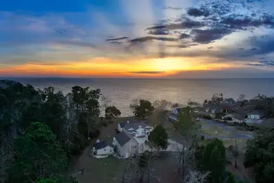 Image de Stunning Lake Moultrie Estate on Deep Water