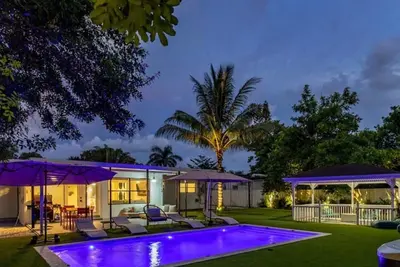 Image de Casa Bella - 5 Br Villa in Miami with Pool, Mini-Golf, Basketball+