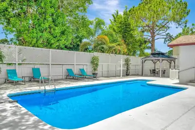 1 Mi to Beach: Charming Largo Home w/ Private Pool