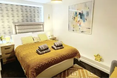 Image de Terrific Sea Breeze 2-bedroom condo with Parking in charming Bournemouth