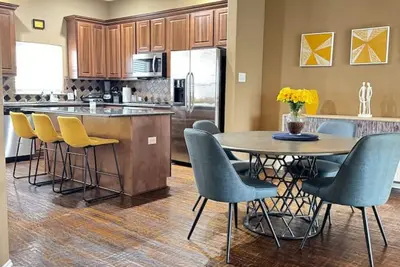 Image de Luxury Town House at Legacy Shops