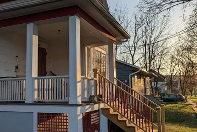 Image de Paddock House Natural Area Gem! Covered parking. Fenced yard. Access Ramp. Peace