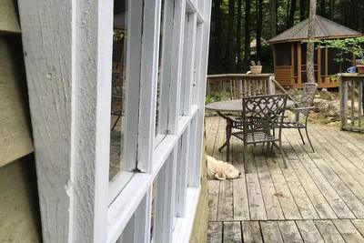 Image de Beautiful, four bedroom cottage right on the lake. Great swimming. Easy access.