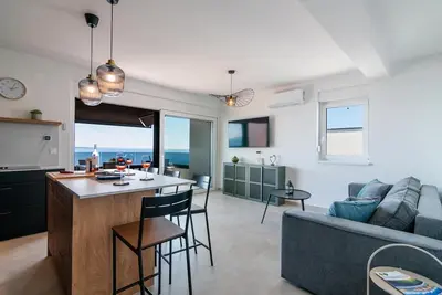 Image de Beachfront Luxury Mandre