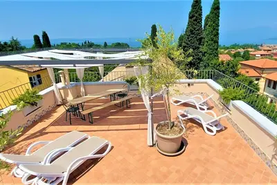 Image de Attico Deluxe con terrazza vista Lago di Garda e Nuovissima Bio Piscina