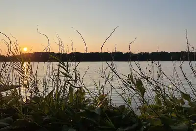 Image de Lazy Lake Retreat 3 bed 2 bath. Includes sauna, kayaks, paddle boards, hot tub.