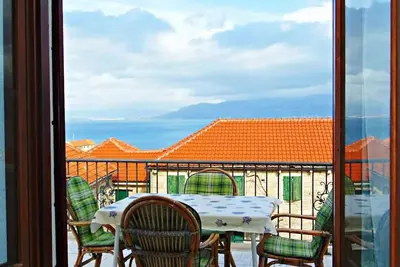 Image de Appartement de deux chambres avec la terrasse et la vue sur le mer Postira, Brac (A-22200-a)