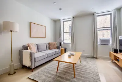 Image de Superb Chelsea 1br w/ Elev & W/D, nr 8th Ave & Pier 60, by Blueground
