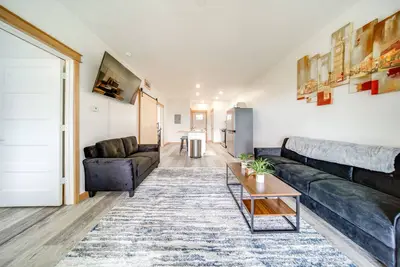 Image de Golf Course View: Centrally Located Condo in Erie