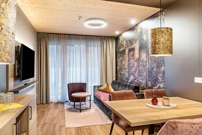 Image de Appartement de vacances \"Hotel Zum Schwanen - 5\" avec vue sur les montagnes, terrasse et Wi-Fi