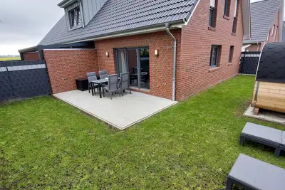 Image de Modernes Reihenhaus mit Fasssauna