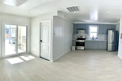 Image de Cozy 3-bedroom Apartment with Huge Balcony in Delightful Queens with WiFi, Ac