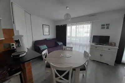 Image de Cosy studio rénové proche océan avec parking