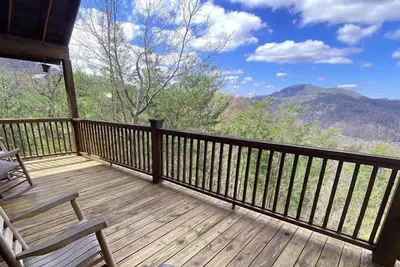 Image de Mountain Life - Beautiful Mountain & Valley View - Hot Tub - WiFi