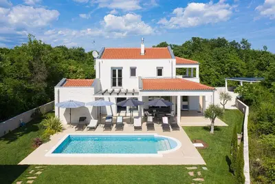 Image de Villa Unica for 8 People in Central Istra, very quiet and luxurious retreat only 15 minutes from the azure blue sea