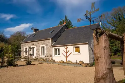 Image de Knusse Cottage Voor 6 Vlakbij Vallée des Saints in het Groene Hart van Bretagne