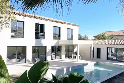 Image de Villa récente de standing 210m²  piscine 16 personnes 5 mn de la mer
