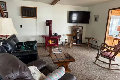 Image de Cozy cottage on Lake Champlain. 5 mins from Historic Site and Champlain Bridge.