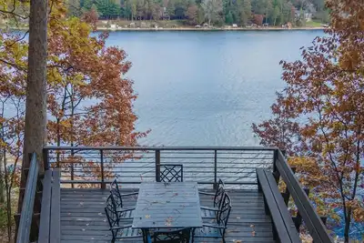 Image de Serene Retreat at Fish Lake: Where Tranquility Meets Luxury! Sand Bottom