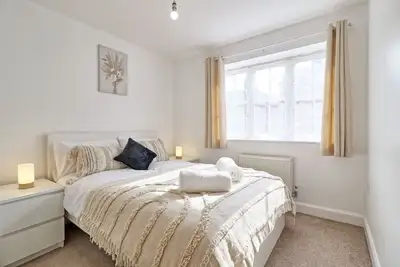 Image de Cosy, peaceful, stylish 2 bedroom flat which a home away from home.