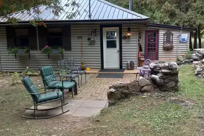 Image de 1950's Romantic & Whimsical Cottage