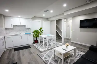 Image de Friendly\n\nLegal Secondary Suite Basement (2Bedroom 1Bathroom Kitchen & Laundry)