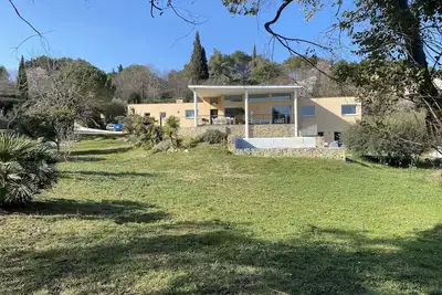 Image de Villa contemporaine avec piscine dans le sud
