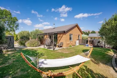 Image de Sun Soaked Escape - Cromwell Holiday Home