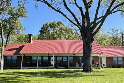 Image de The Porch on Cedar Creek  - gated & secluded 10 acre lake front escape