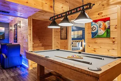 Image de Near Pf & Dollywood! 4 Bd Retreat-Theater-Arcades-Hot Tub-Fire Pit-Pool Table