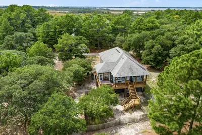 Image de Green Wave Cottage @Carova Beach Nc 4x4 Artsy Nature Private Retreat 🌊 🐴 Hottub