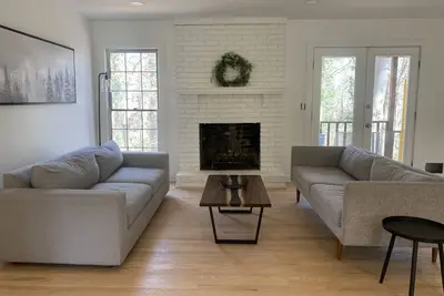 Image de Golden Cottage by the River: Modern and Serene Home by the Chattahoochee River