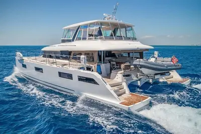 Image de A stunning Lagoon 630 crewed power catamaran available in the Bahamas.