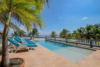 Image de Seaside Palace in Paradise 4 Bedroom/3 Bath Luxury Home.