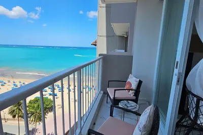 Image de Beachfront apt w/ 2 beds in Isla Verde. 2-5 minute walk to restaurants & shops!